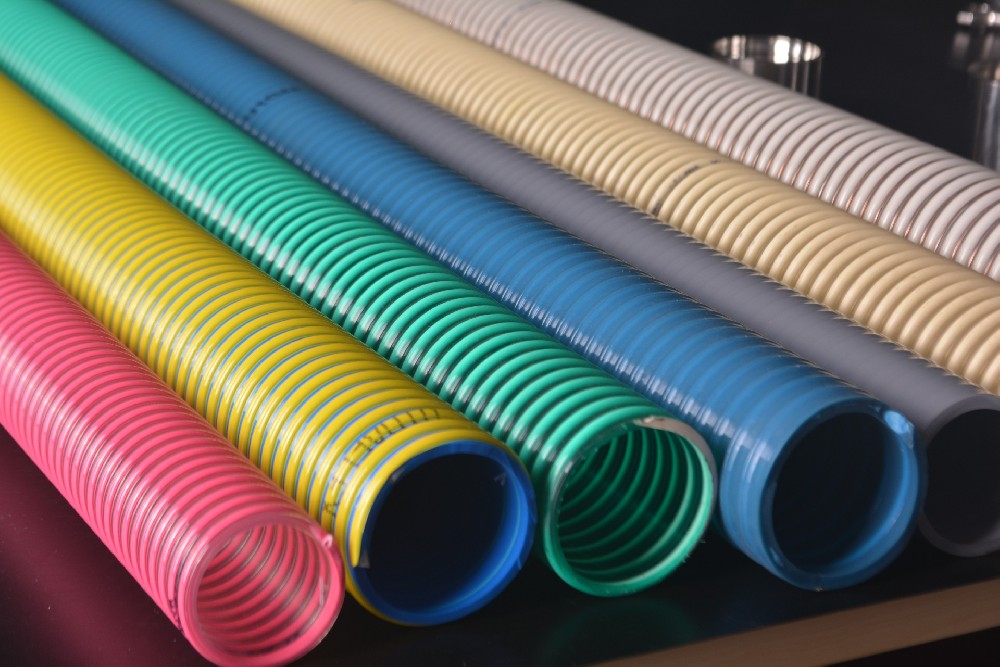 Zimflex蚱蜢分享塑料和橡胶软管的比较